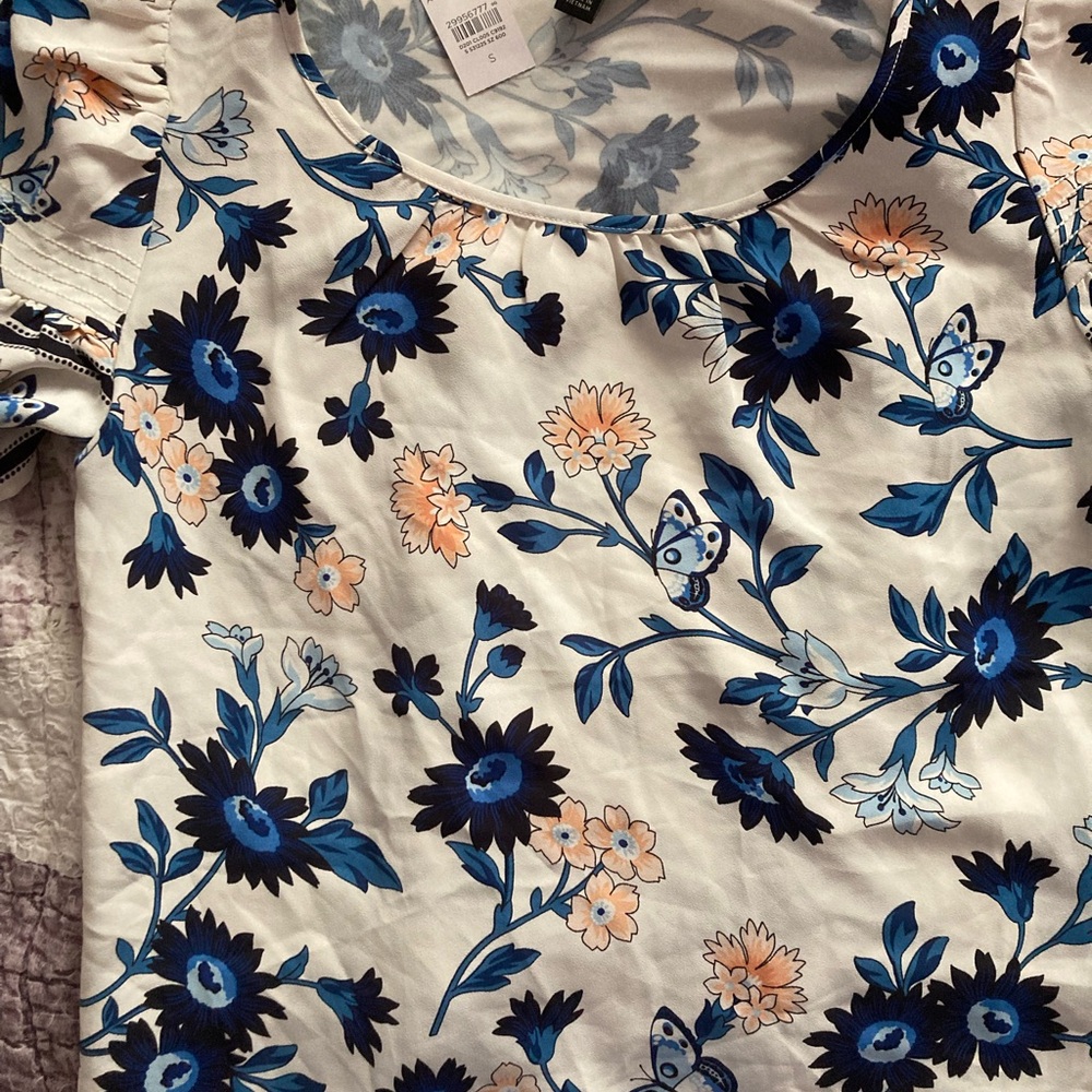 Ann Taylor Blue and Cream Floral Blouse Cute Designs